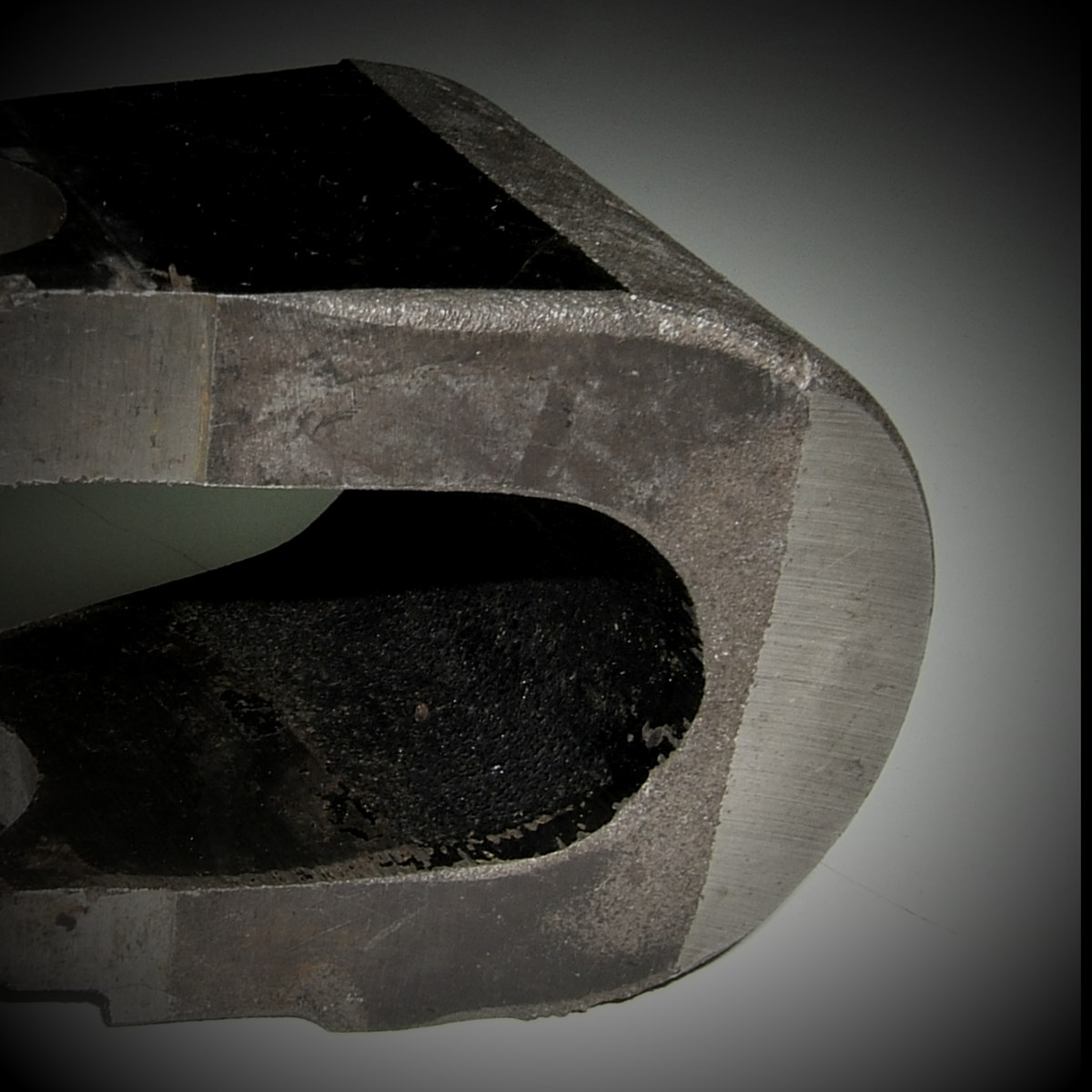 Alnico magnet material